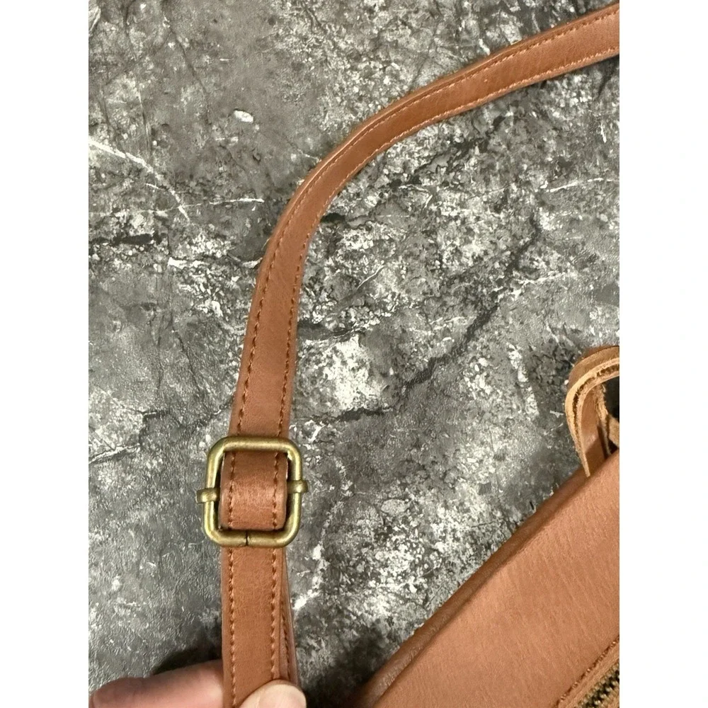 The Sak Sanibel Top Zip Leather Embossed Tooled Crossbody Purse Bag Handbag Tan
